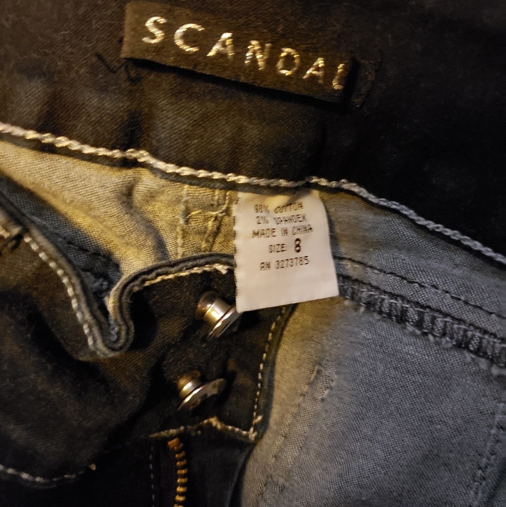 Scandals capres size 8